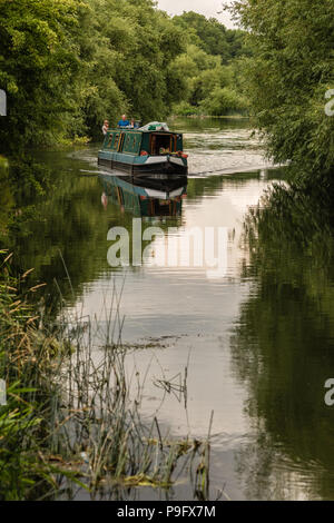 Kanal Boot auf dem Fluss Avon in Stratford-upon-Avon England. Stockfoto
