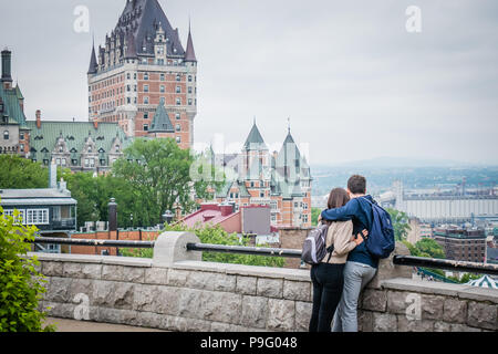 Junger Mann und Frau in der Stadt Quebec Stockfoto