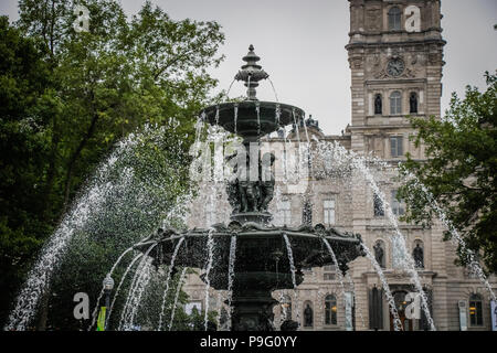 Springbrunnen vor dem Parlament Gebäude Quebec City Kanada Stockfoto