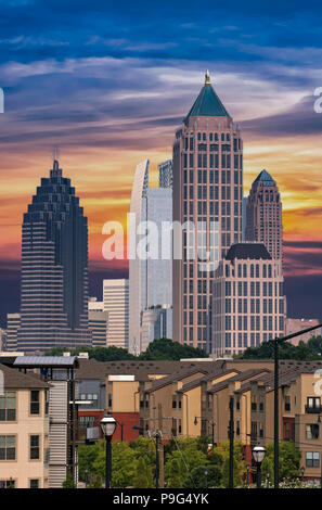 Türme auf dem Atlanta Skyline bei Sonnenuntergang Stockfoto