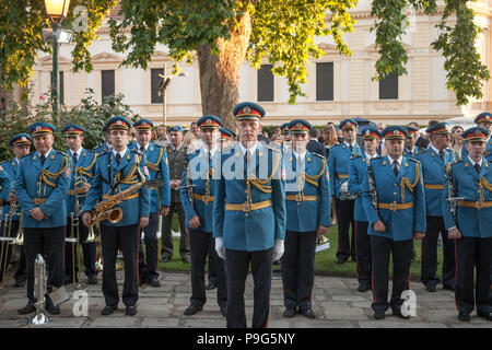 Belgrad, SERBIEN - 14. Juli 2018: Die serbische Armee Band in formalen einheitliche und Position während einer Zeremonie in der Französischen Botschaft in Belgrad durchführen Stockfoto