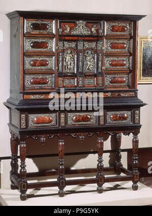 MUEBLE ITALIANO - SIGLO XVII. Lage: das Museo DE BELLAS ARTES - CONVENTO DE LA MERCED CALZAD, Sevilla, Sevilla, Spanien. Stockfoto