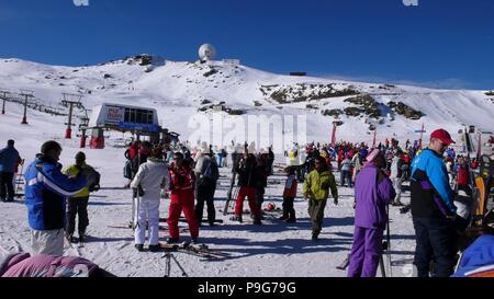 ESTACION DE ESQUI DE SIERRA NEVADA. Ort: Außen, Sierra Nevada, Granada, Spanien. Stockfoto