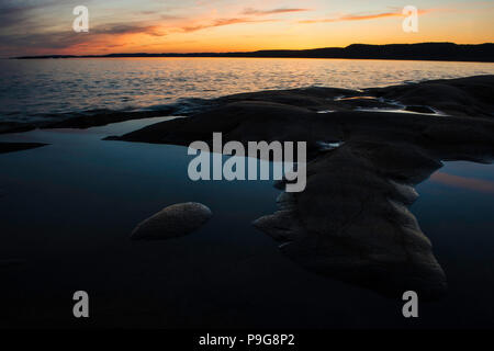 Sonnenuntergang, Ashburton Bay, Neys Provincial Park, Ontario, Kanada, von Bruce Montagne/Dembinsky Foto Assoc Stockfoto