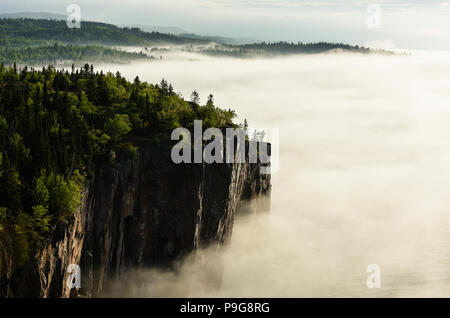 Morgennebel, Palisade, Tettegouche SP, MN, USA, durch die Bruce Montagne/Dembinsky Foto Assoc Stockfoto