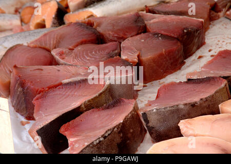 Frische Gelbflossenthun Steaks verkauft am Haymarket Farmers Market in Boston, MA Stockfoto