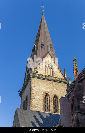 Turm der Pfarrkirche Kirche in Warburg, Deutschland Stockfoto