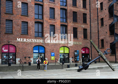 Das Merseyside Maritime Museum, das Royal Albert Dock, George's Parade, Pier Head, Weltkulturerbe der UNESCO, Liverpool, Merseyside, England, Großbritannien Stockfoto