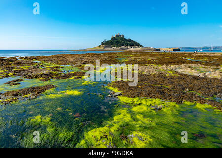 Marazion Cornwall England Juli 13, 2018 St. Michaels Mount bei Ebbe Stockfoto