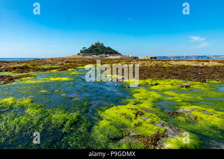 Marazion Cornwall England Juli 13, 2018 St. Michaels Mount bei Ebbe Stockfoto