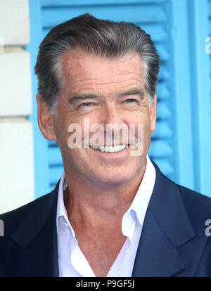 LONDON - May 16, 2018: Pierce Brosnan besucht die Mamma Mia! Hier gehen wir wieder Film Premiere Stockfoto