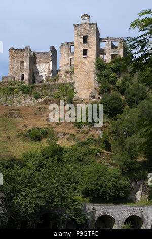 Schloss/Burg mit Blick auf den Fluß Viaur, im Dorf St. Martin Laguépie in den Tarn Abteilung, Royal, Frankreich mit Blick auf Laguépie Strand Stockfoto