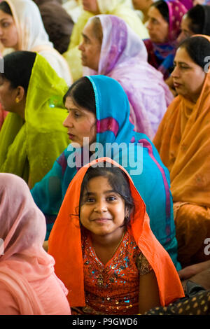 Zeit des Gebets, der Sikh Gemeinschaft, Sikhdharma Gurdwara Singh Sabha Association, Novellara, Provinz Reggio Emilia, Italien Stockfoto