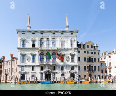 Palazzo Balbi, Dorsoduro, Canale grande, Venedig, Venetien, Italien. Fassade, die barocke Architektur, ca. 1582 - 1590 Stockfoto