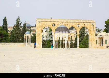 Einige der gewölbten Schreine auf dem Tempel MountaThe Einige der gewölbten Heiligtümern auf dem Tempelberg in Jerusalem, Israel. An die Stelle der Felsendom Stockfoto