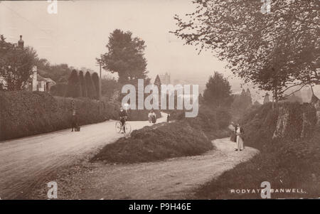 Jahrgang 1911 Foto der Dorfbewohner an Rhodyate, Banwell, Somerset, England Stockfoto