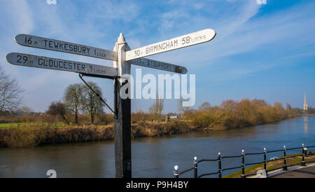 Hinweisschild an diglis Kreuzung. Wo der Kanal entspricht den Fluss Severn, Worcester, England, Europa Stockfoto