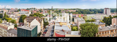 Panoramablick auf die Skyline der Stadt Stettin aus Niebuszewo Nachbarschaft, Polen gesehen. Stockfoto