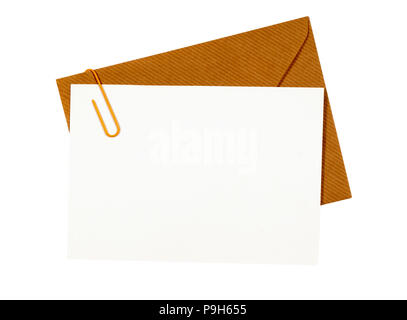 Braun Manila Umschlag mit leerer Hinweis Karte Stockfoto