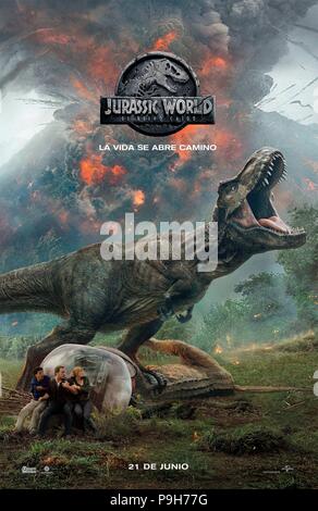 Erscheinungsdatum: Juni 22, 2018 TITEL: Jurassic Welt: Gefallene Königreich Studio: Universal Pictures Regie: J.A. Bayona PLOT: Beim schlafenden Vulkan der Insel beginnt Brüllen zu leben, Owen und Claire mount eine Kampagne zur Rettung der verbleibenden Dinosaurier aus dieser vom Aussterben bedroht. STARRING: CHRIS PRATT als Owen, Bryce Dallas Howard als Claire poster art (Credit Bild: © Universal Pictures/Entertainment Bilder) Stockfoto