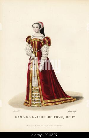 Frau von der Hof von König Francis I, 1515-1547. Sie trägt einen Chaperon-Kopfschmuck, ein roter samt Surtout verziert mit goldenen Streifen, Puffärmeln und einem Gold-gestreiften Petticoat. Ihre Perlenkette hat den Anfangsbuchstaben E im ganzen. Nach einem Porträt auf Holz in der Editor-Sammlung. Handkoloriert Kupferstich von Georges Jacques Gatine nach einer Illustration von Louis Marie Lante aus Galerie Francaise de Femmes Celebres, Paris, 1827. Stockfoto