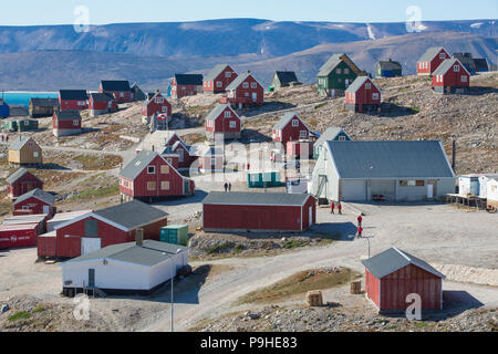 Bunte Gemeinde Ittoqqortoormiit im Scoresby-sund, Grönland Stockfoto