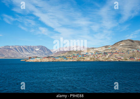 Bunte Gemeinde Ittoqqortoormiit im Scoresby-sund, Grönland Stockfoto