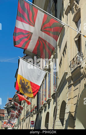 Bunte Fahnen Altstadt Bern Schweiz Stockfoto