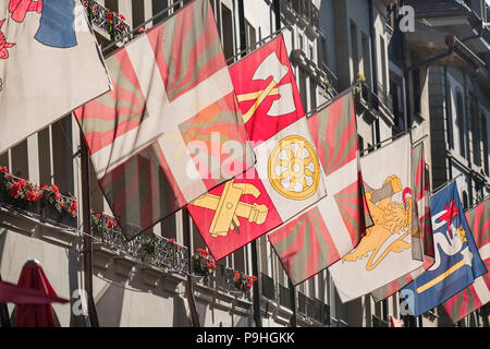 Bunte Fahnen Altstadt Bern Schweiz Stockfoto