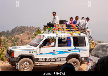 Öffentliche Verkehrsmittel in Chamoli Dorf, Kumaon Hügel, Uttarakhand, Indien Stockfoto