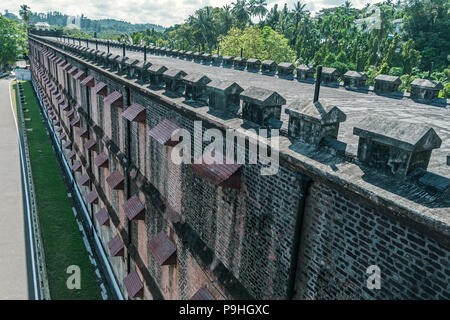 Ein riesiges Gefängnis in Port Blair, Ansicht von oben. Museum der britischen Besetzung der Andaman Inseln. Innenhof und Fassade der wichtigsten Gefängnisgebäude Stockfoto