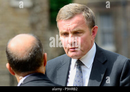 David Jones MP (Con: Clwyd West) auf dem College Green, Westminster, Juli 2018 Interview Stockfoto
