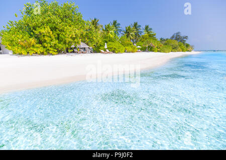 Schöner Strand Landschaft. Sommer-Urlaub und Ferien-Konzept. Inspirierende tropischen Strand. Strand Hintergrund banner Stockfoto