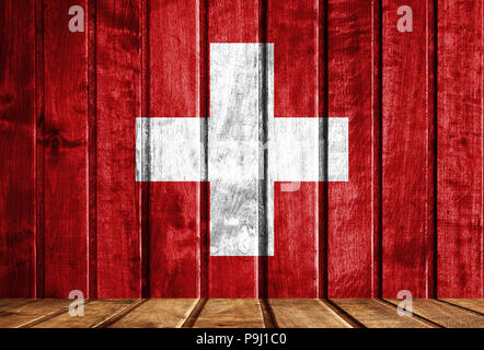 Holz- Hintergrund mit einer Flagge der Schweiz. Es ist ein Ort für Ihren Text im Foto. Stockfoto