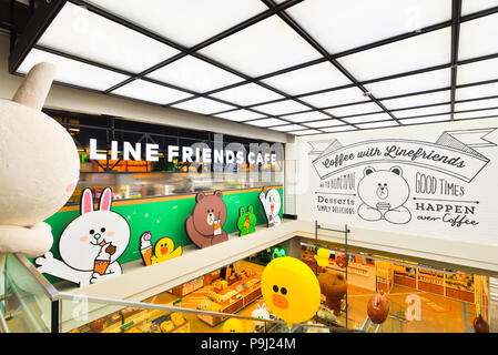 Line-Freunde Shop und Café in Itaewon, Seoul, Südkorea. Stockfoto