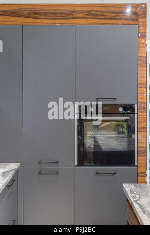 Küche eingerichtet mit antiken Möbeln und orthodoxe russische