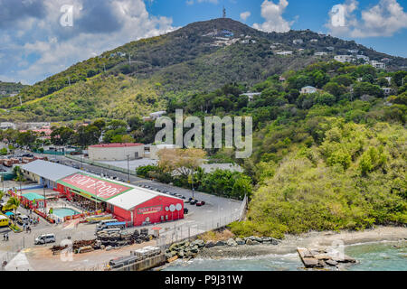 St. Thomas, US Virgin Islands - 01 April 2014: Sky View/Drone Blick über Señor Frösche und nahe gelegenen Landschaften in St. Thomas, US Virgin Islands Stockfoto