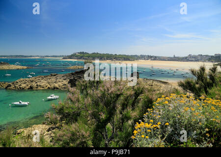 Die wunderschönen Buchten und Felsen der nördlichen Bretagne Küste rund um St. Lunaire in der Nähe von Dinard. Stockfoto