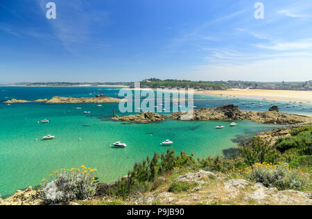 Die wunderschönen Buchten und Felsen der nördlichen Bretagne Küste rund um St. Lunaire in der Nähe von Dinard. Stockfoto