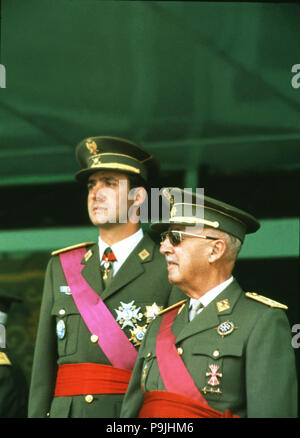 Francisco Franco zusammen mit D. Juan Carlos I, 1974. Stockfoto