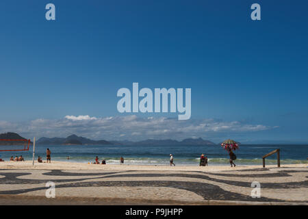 Kiosk am Strand von Copacabana, Rio de Janeiro, Brasilien Stockfoto