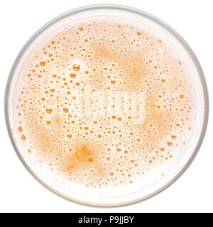 Bier Schaum, die Draufsicht, in ein Bierglas auf weißem Hintergrund Stockfoto