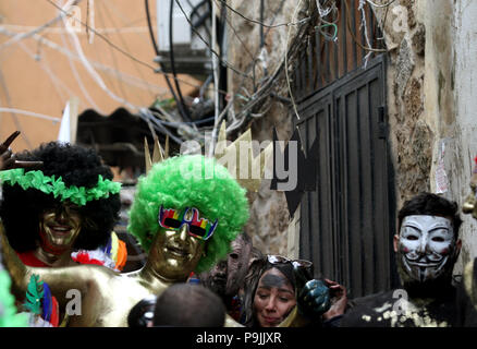 Nachtschwärmer nehmen an Zambo, im nördlichen libanesischen Stadt Tripoli die letzte Periode des überschüssigen am Vorabend der Christlichen Griechischen orthodoxen Fastenzeit zu markieren Stockfoto