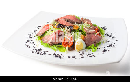 Fleisch Salat mit Roastbeef, Pilze, Gemüse und Käse auf Stockfoto