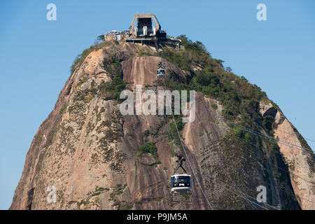 Eine Seilbahn zum Zuckerhut, Rio de Janeiro, Brasilien Stockfoto