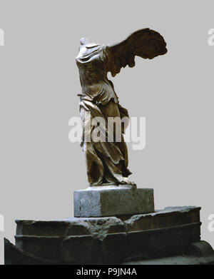 Winged Victory von Samothrake ab 220-190 B.C, stellt es eine geflügelte Frau auf ein Podest, geformt ... Stockfoto