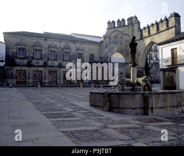 Ubeda (JAEN), Blick auf die Fassade des Gebäudes des Antiguas Escribanías. Rechts: Die Jaén… Stockfoto