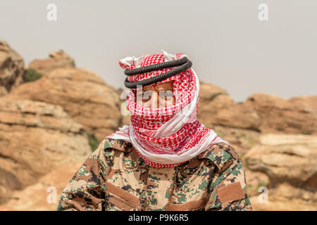 DANA NATURE RESERVE, Jordanien - 27. APRIL 2016: Jordanische arabische Führer in Dana National Reserve in Jordanien. Stockfoto