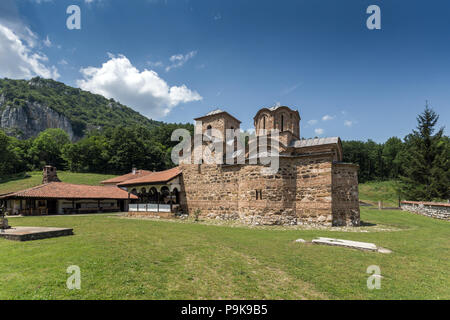 Panorama der mittelalterlichen Poganovo Kloster des Hl. Johannes des Theologen, Serbien Stockfoto