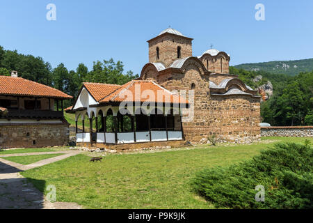 Panorama der mittelalterlichen Poganovo Kloster des Hl. Johannes des Theologen, Serbien Stockfoto